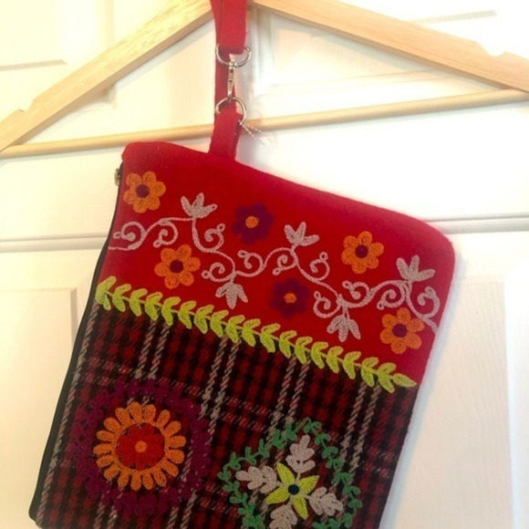 Wool multiColored  tablet holder‎ Super cute and has never been used - Picture 1 of 5